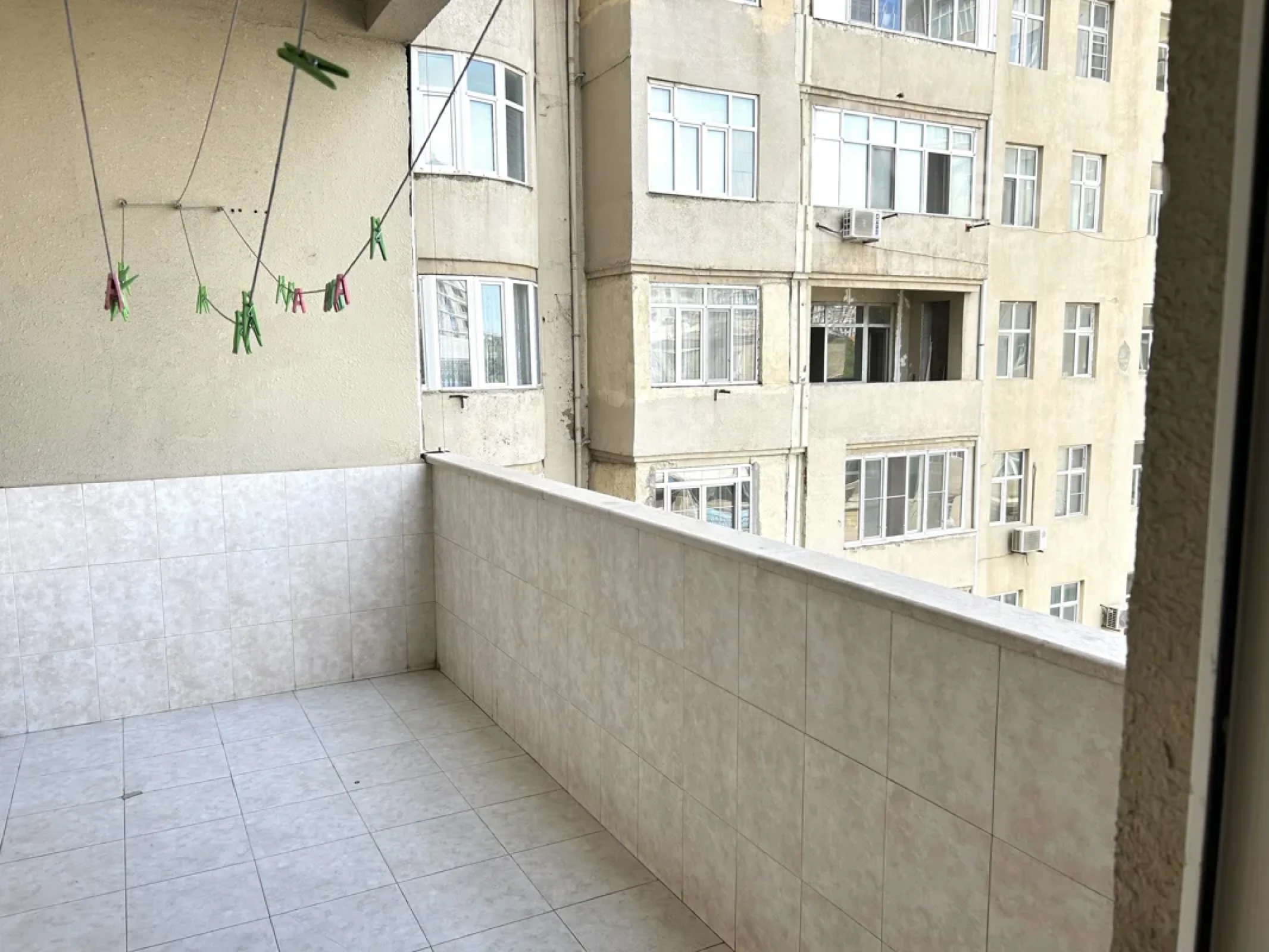 Kirayə verilir 3 otaqlı yeni tikili 170 m²