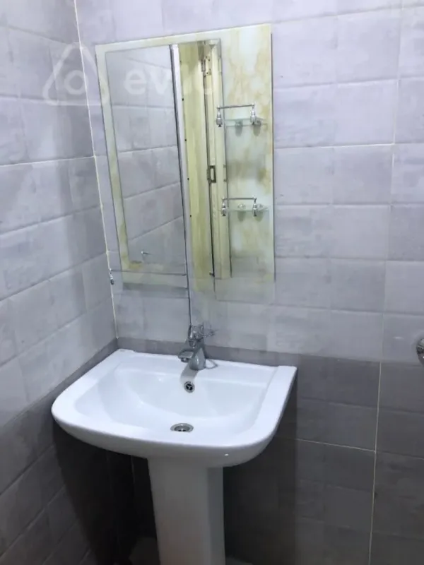 Kirayə verilir 1 otaqlı yeni tikili 90 m²