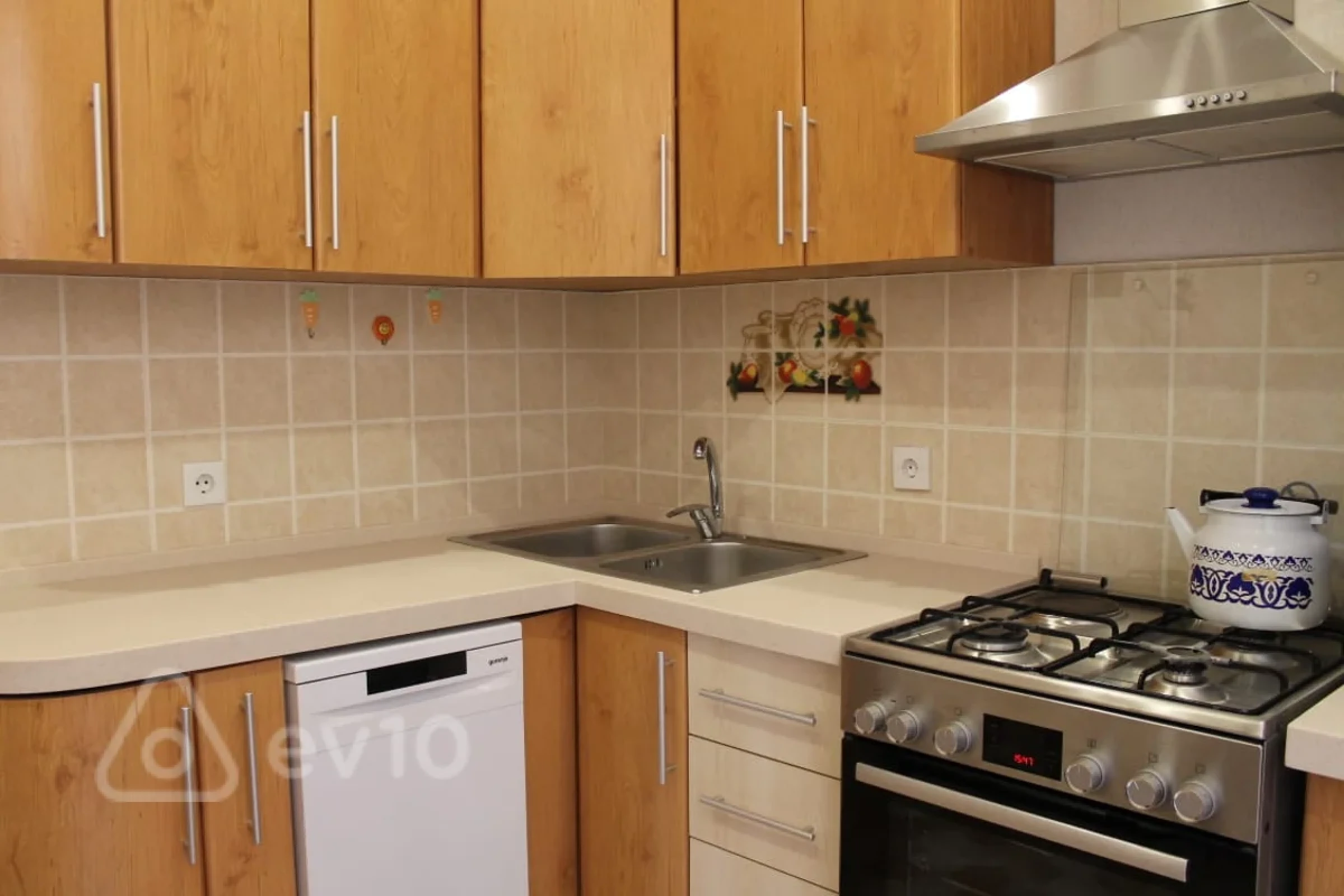 Kirayə verilir 2 otaqlı köhnə tikili 55 m²