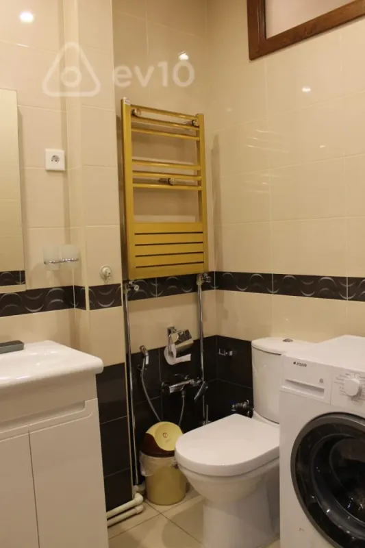 Kirayə verilir 2 otaqlı köhnə tikili 55 m²