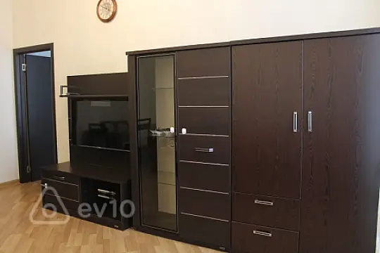 Kirayə verilir 2 otaqlı köhnə tikili 55 m²