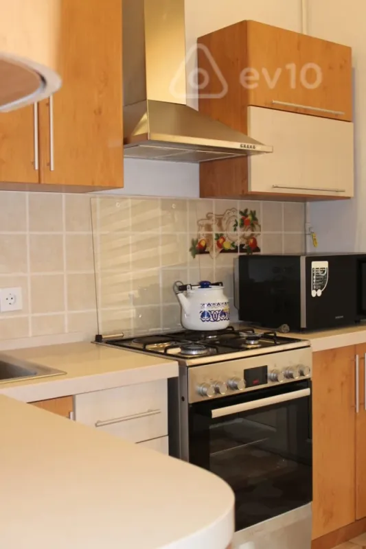 Kirayə verilir 2 otaqlı köhnə tikili 55 m²