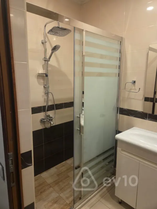 Kirayə verilir 2 otaqlı köhnə tikili 55 m²