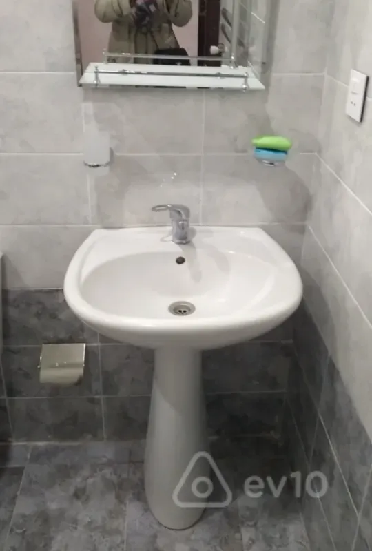 Kirayə verilir 2 otaqlı yeni tikili 65 m²
