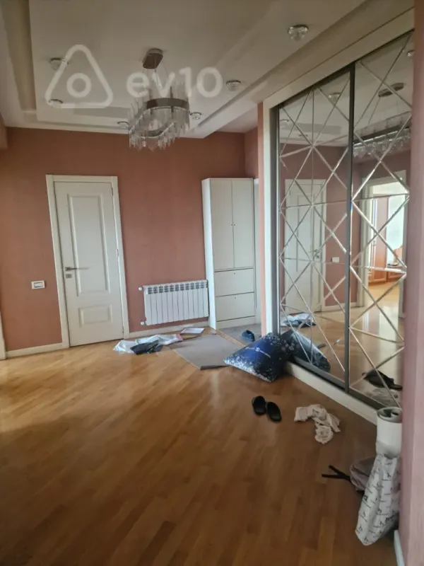 Kirayə verilir 3 otaqlı yeni tikili 130 m²