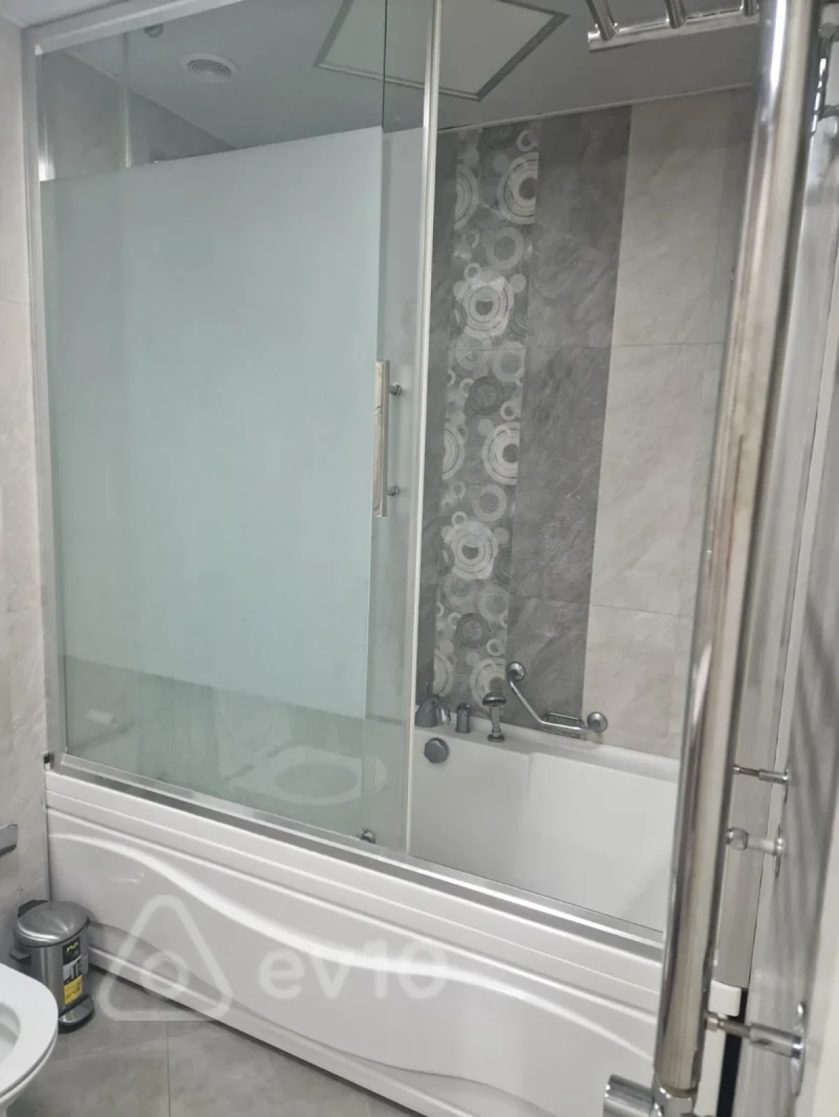 Kirayə verilir 3 otaqlı yeni tikili 130 m²