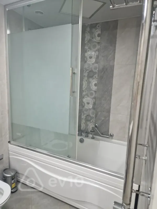 Kirayə verilir 3 otaqlı yeni tikili 130 m²