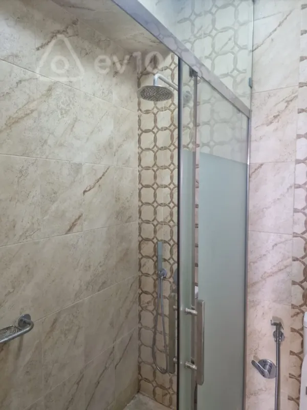 Kirayə verilir 3 otaqlı yeni tikili 130 m²