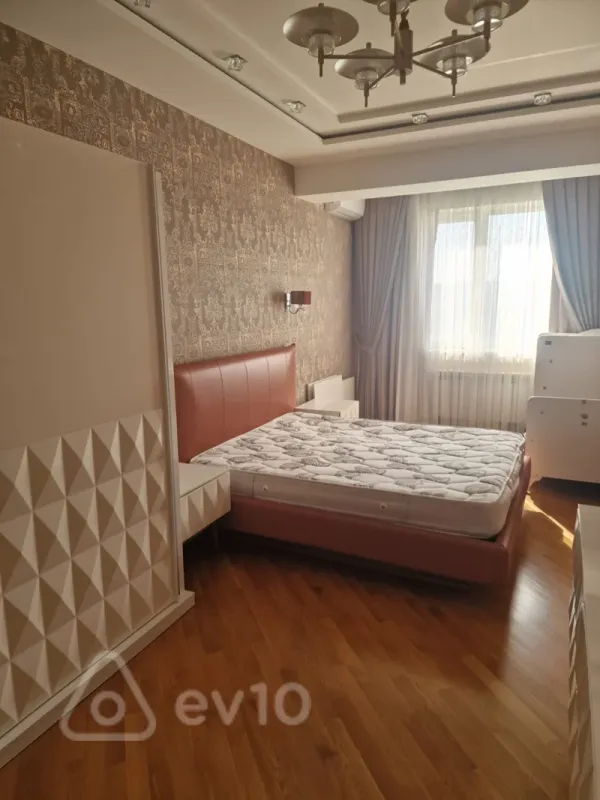 Kirayə verilir 3 otaqlı yeni tikili 130 m²