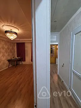 Kirayə verilir 2 otaqlı köhnə tikili 50 m²