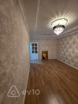 Kirayə verilir 2 otaqlı köhnə tikili 50 m²