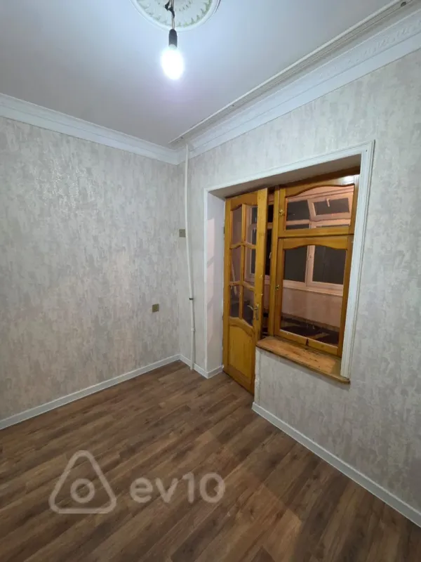 Kirayə verilir 2 otaqlı köhnə tikili 50 m²
