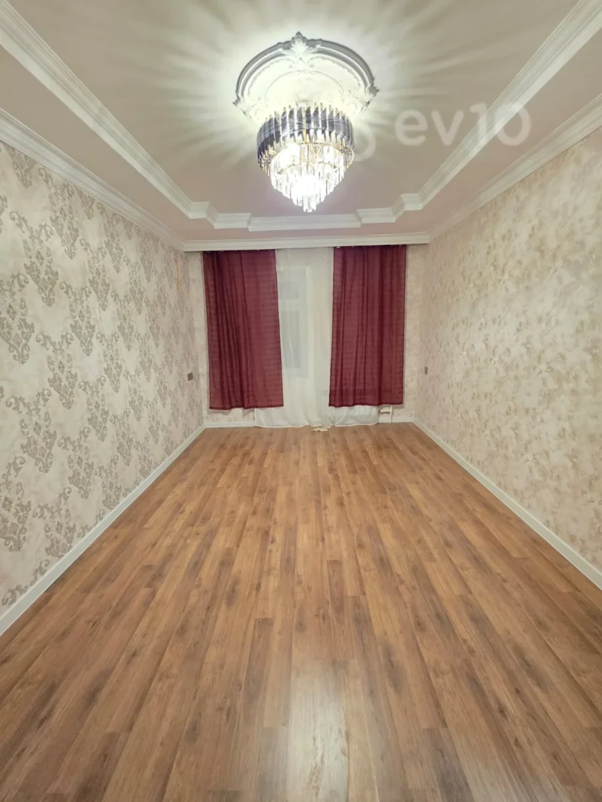 Kirayə verilir 2 otaqlı köhnə tikili 50 m²
