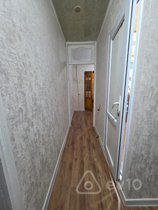 Kirayə verilir 2 otaqlı köhnə tikili 50 m²