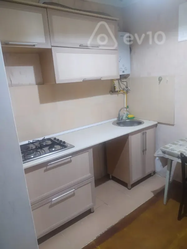 Kirayə verilir 1 otaqlı köhnə tikili 40 m²