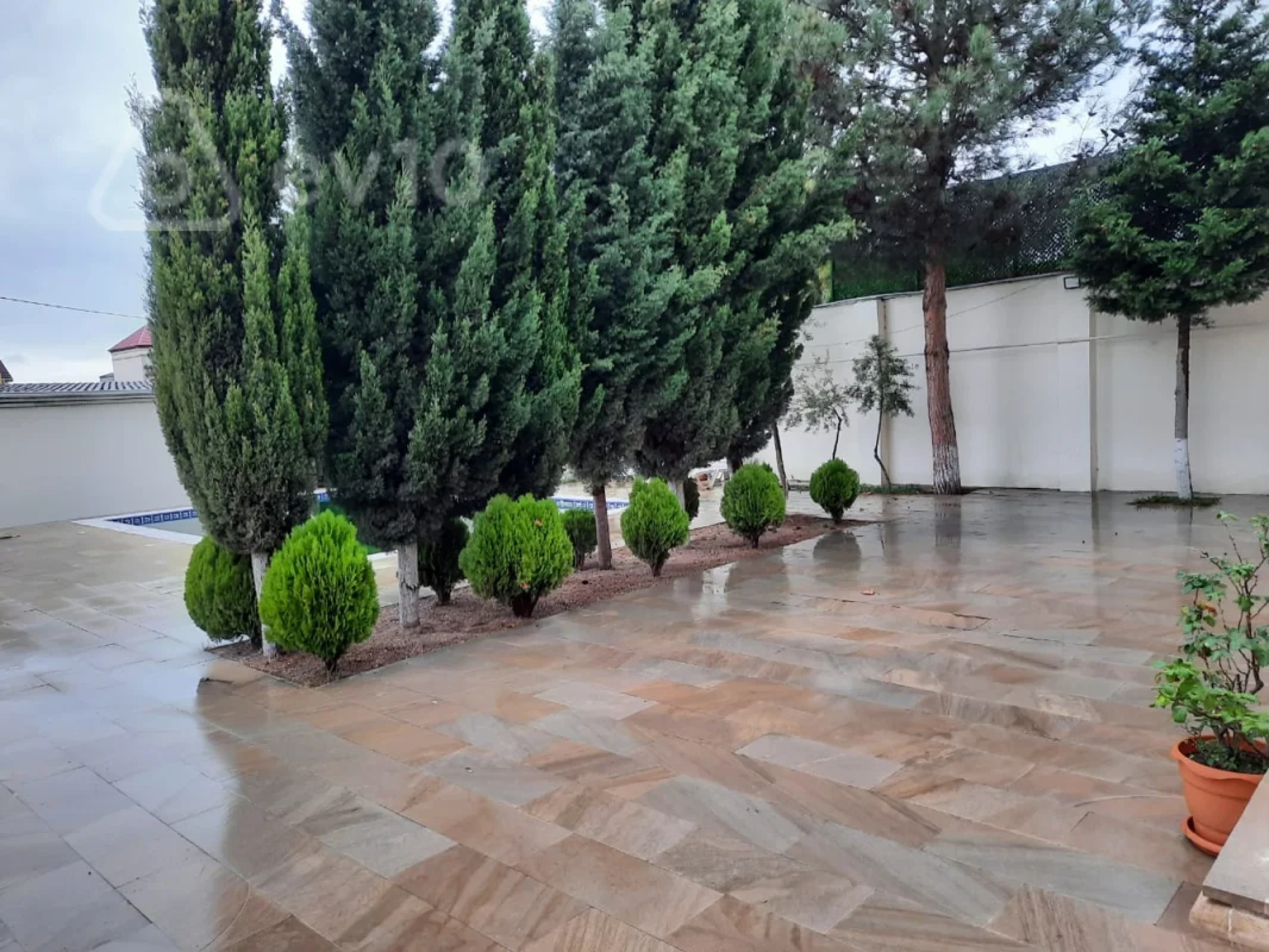 Kirayə verilir 6 otaqlı həyət evi 200 m²