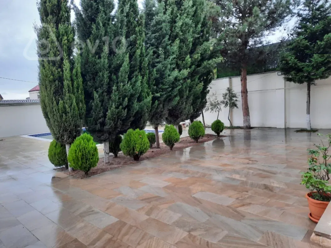 Kirayə verilir 6 otaqlı həyət evi 200 m²