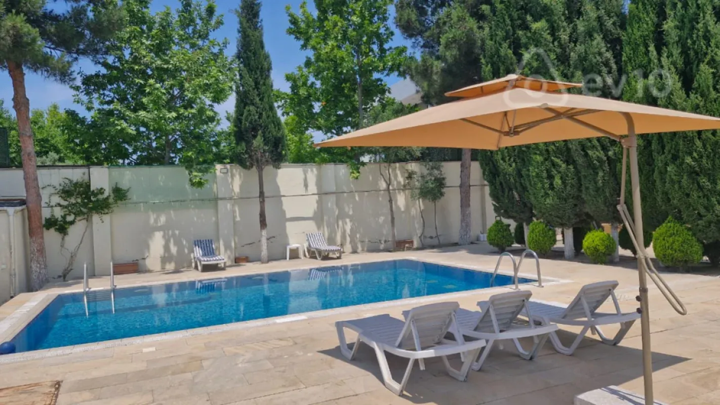 Kirayə verilir 6 otaqlı həyət evi 200 m²