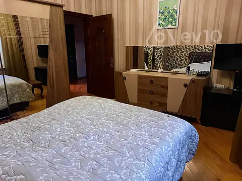 Kirayə verilir 6 otaqlı həyət evi 200 m²