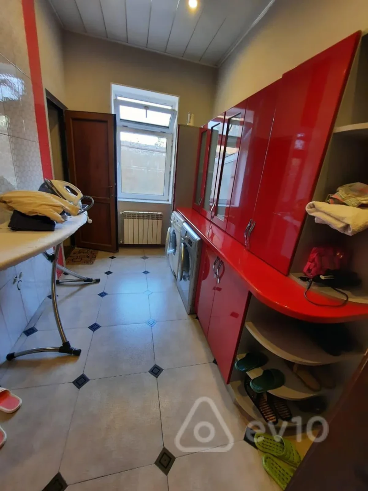 Kirayə verilir 6 otaqlı həyət evi 200 m²