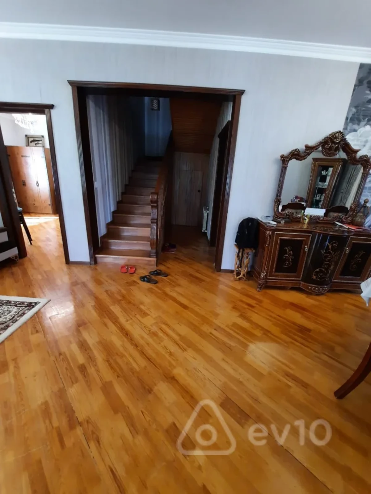 Kirayə verilir 6 otaqlı həyət evi 200 m²