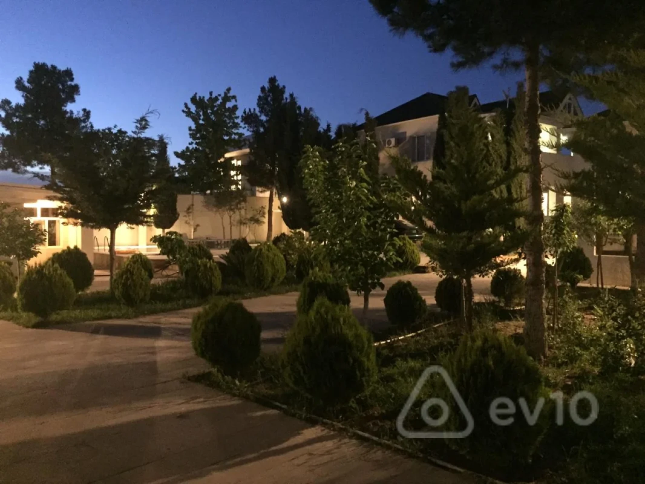 Kirayə verilir 6 otaqlı həyət evi 200 m²