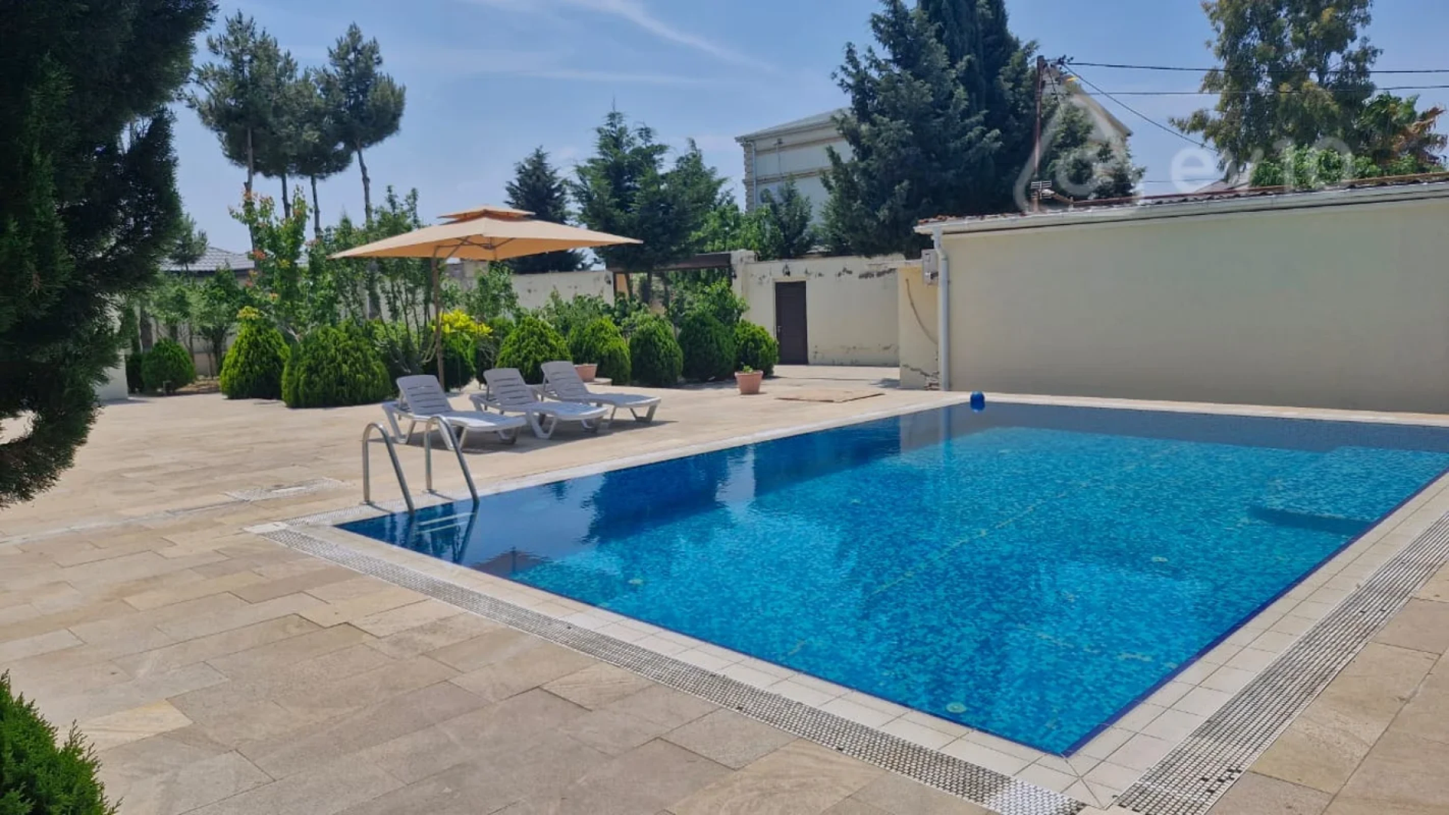 Kirayə verilir 6 otaqlı həyət evi 200 m²