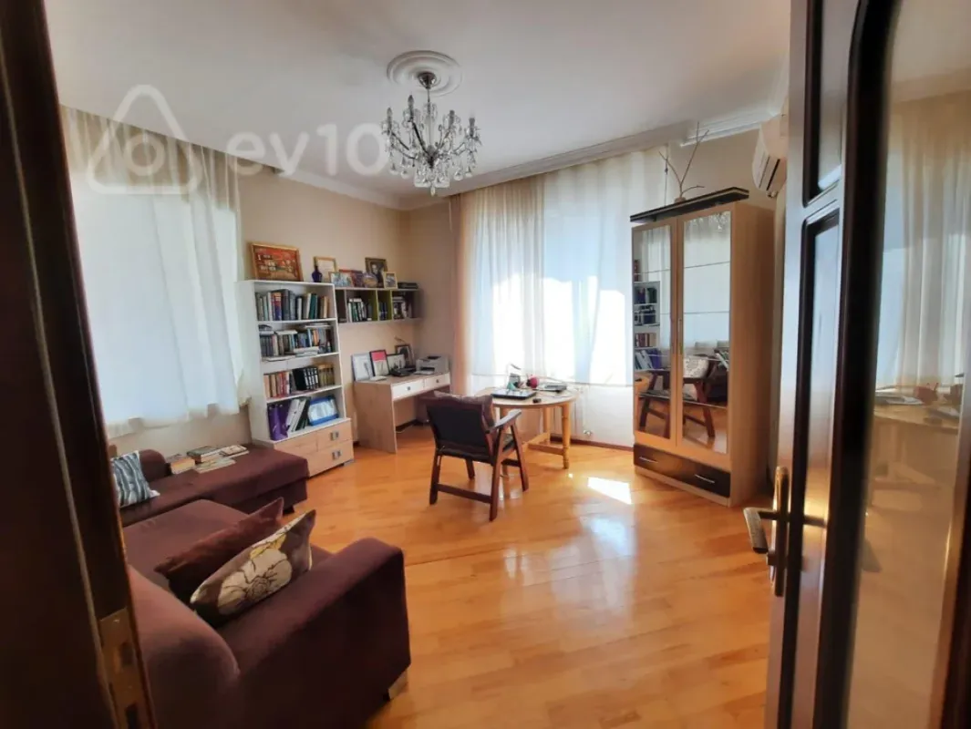 Kirayə verilir 6 otaqlı həyət evi 200 m²