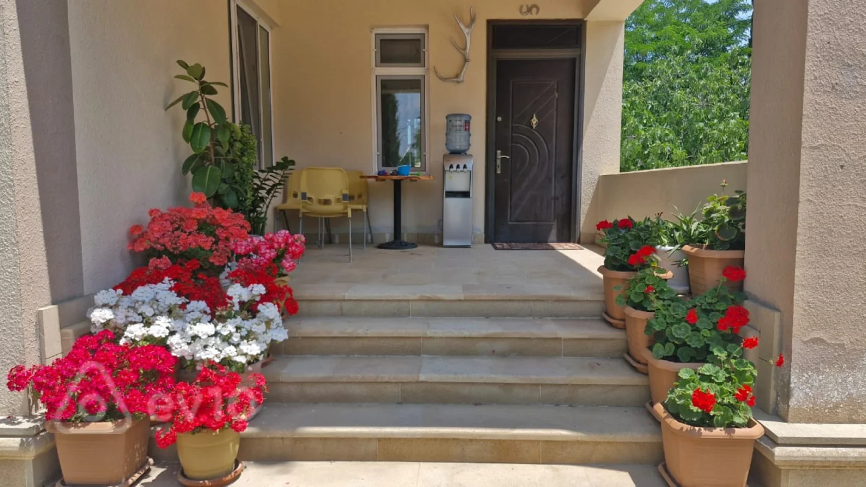 Kirayə verilir 6 otaqlı həyət evi 200 m²