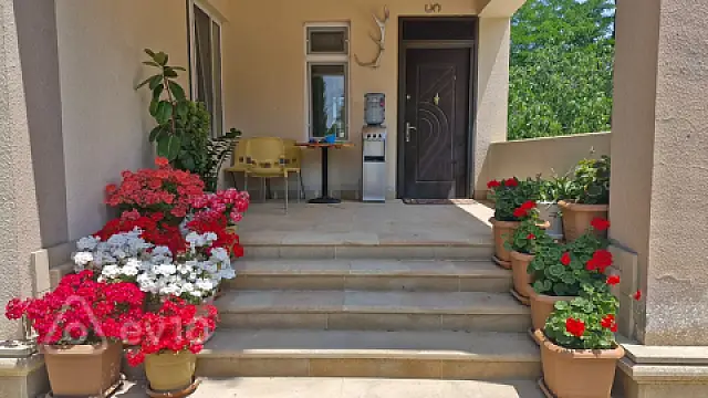 Kirayə verilir 6 otaqlı həyət evi 200 m²