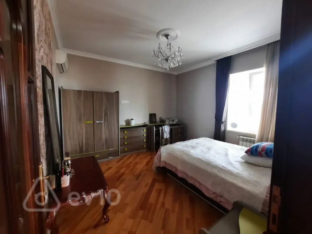 Kirayə verilir 6 otaqlı həyət evi 200 m²
