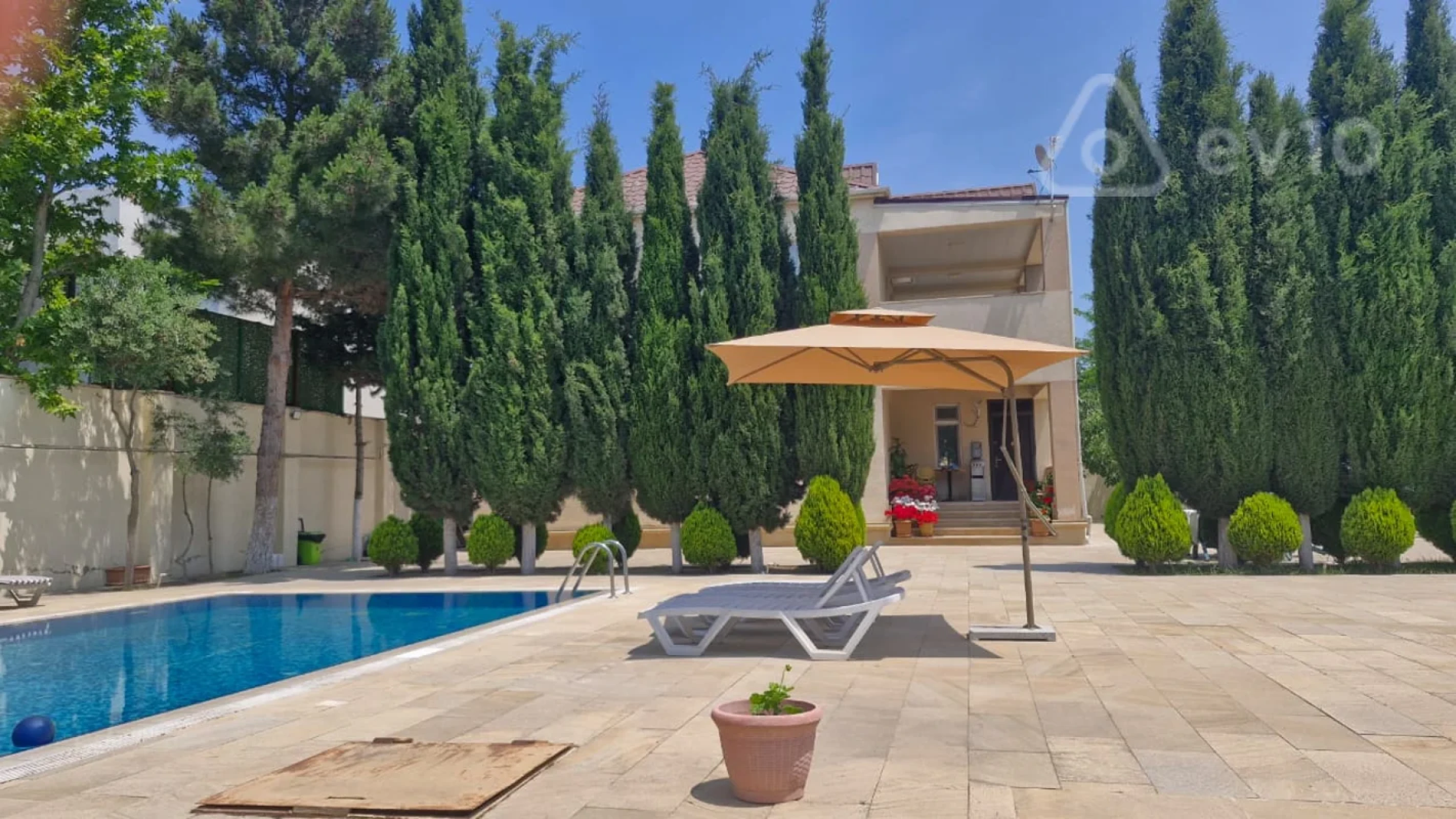 Kirayə verilir 6 otaqlı həyət evi 200 m²