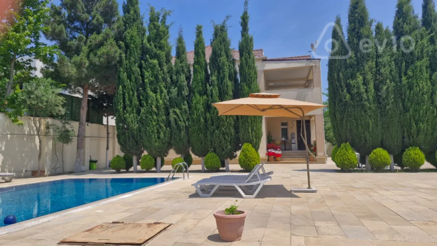 Kirayə verilir 6 otaqlı həyət evi 200 m²