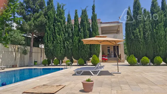 Kirayə verilir 6 otaqlı həyət evi 200 m²