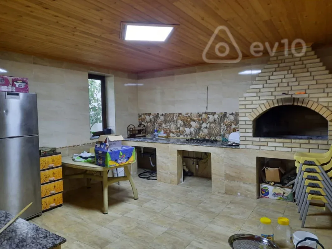 Kirayə verilir 6 otaqlı həyət evi 200 m²