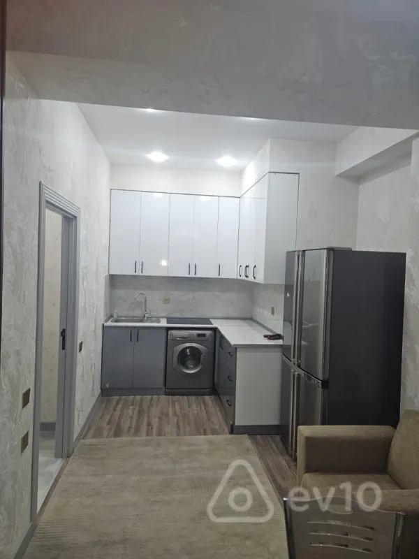 Kirayə verilir 3 otaqlı yeni tikili 75 m²