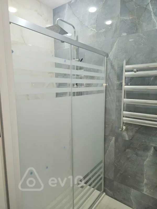 Kirayə verilir 3 otaqlı yeni tikili 75 m²
