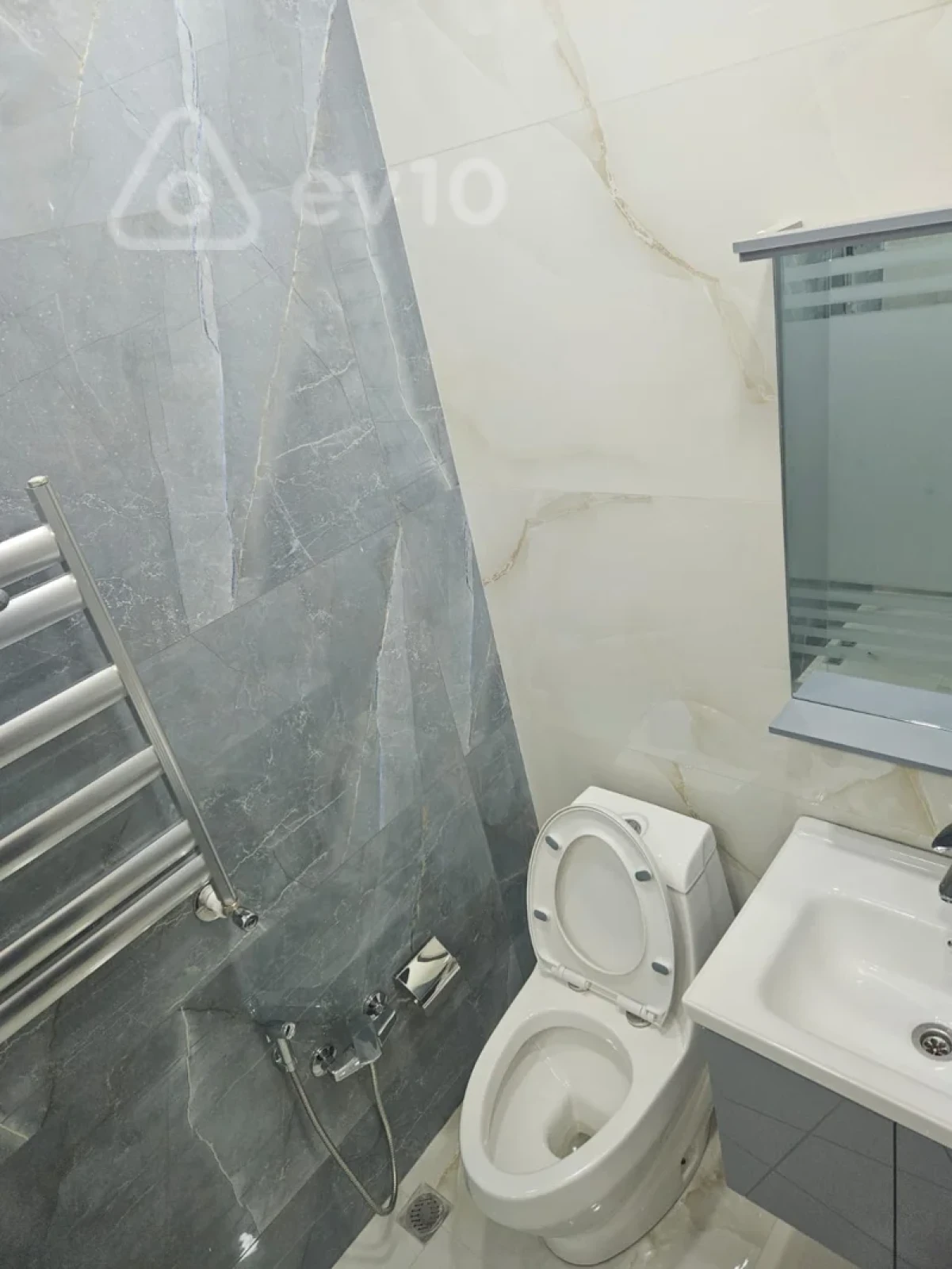 Kirayə verilir 3 otaqlı yeni tikili 75 m²