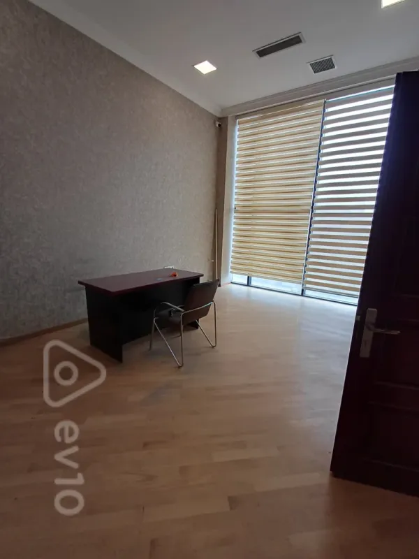 Kirayə verilir 5 otaqlı ofis 180 m²