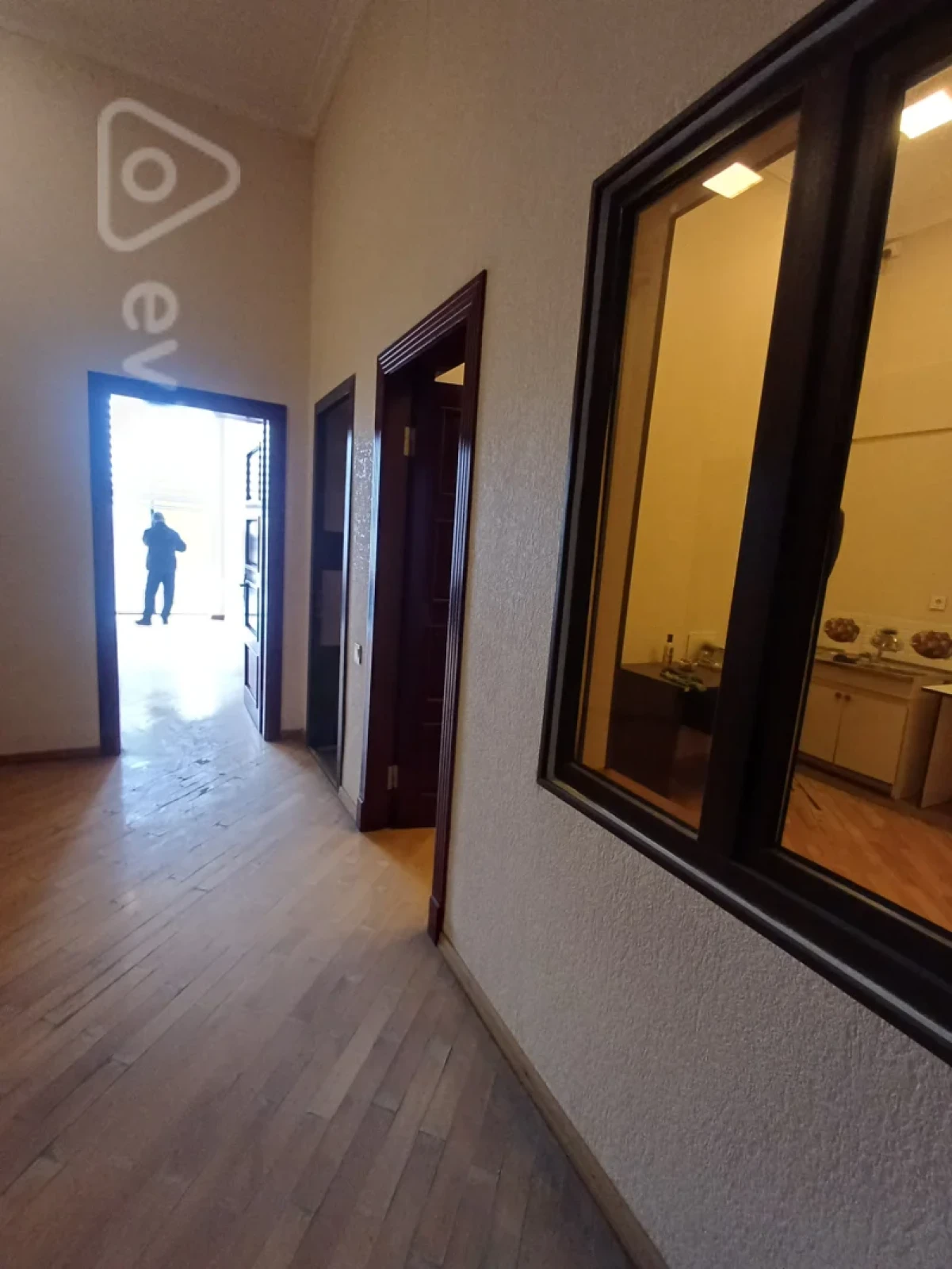 Kirayə verilir 5 otaqlı ofis 180 m²