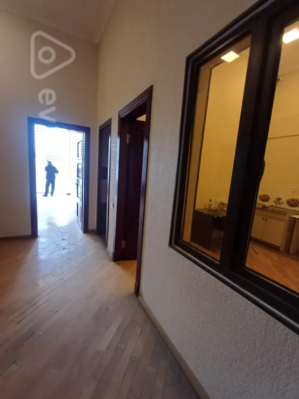 Kirayə verilir 5 otaqlı ofis 180 m²