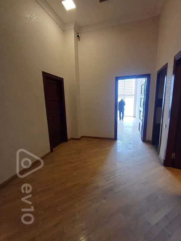 Kirayə verilir 5 otaqlı ofis 180 m²