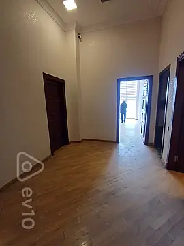 Kirayə verilir 5 otaqlı ofis 180 m²