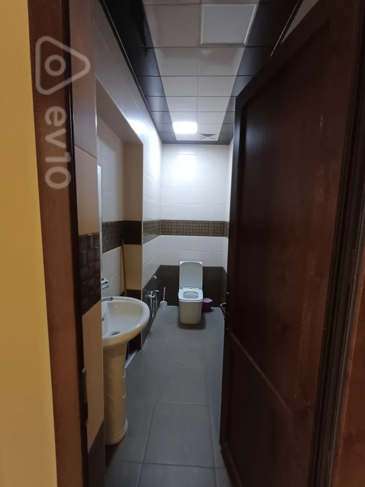 Kirayə verilir 5 otaqlı ofis 180 m²
