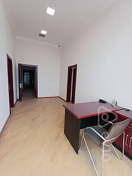 Kirayə verilir 5 otaqlı ofis 180 m²