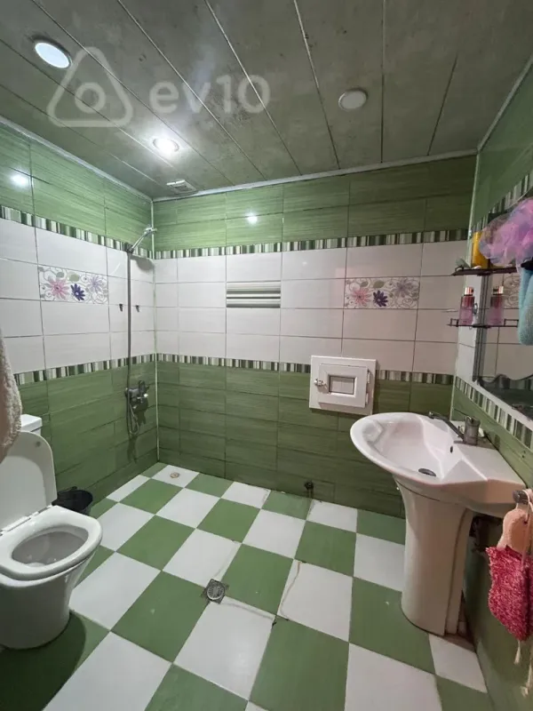 Kirayə verilir 2 otaqlı yeni tikili 72 m²