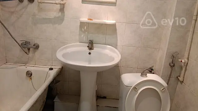 Kirayə verilir 1 otaqlı köhnə tikili 35 m²