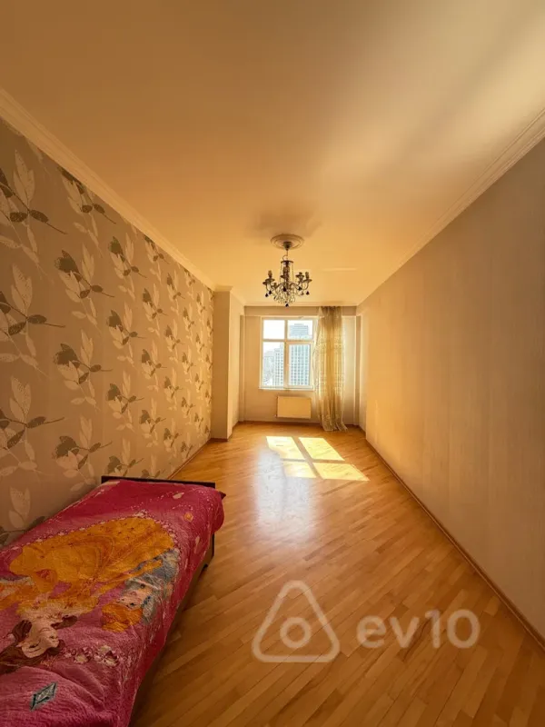 Kirayə verilir 3 otaqlı yeni tikili 170 m²