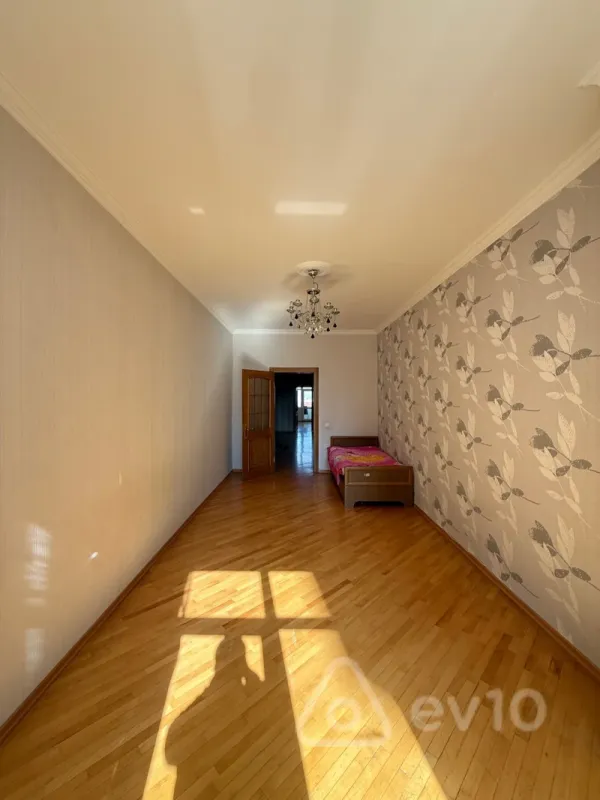 Kirayə verilir 3 otaqlı yeni tikili 170 m²