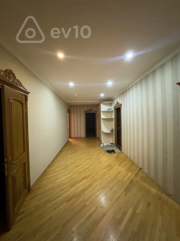 Kirayə verilir 3 otaqlı yeni tikili 170 m²